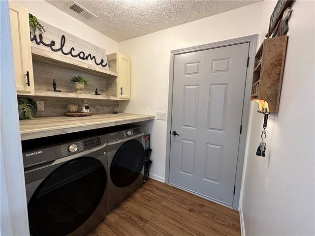 954 Village View Circle, Loganville, GA 30052