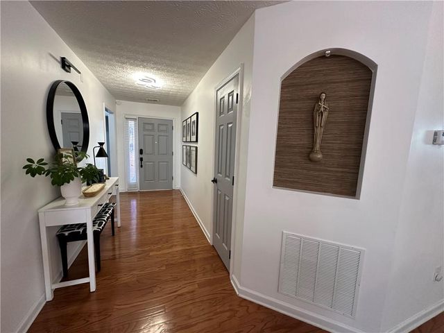 954 Village View Circle, Loganville, GA 30052