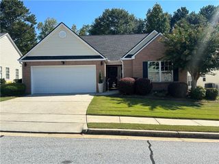 954 Village View Circle, Loganville, GA 30052