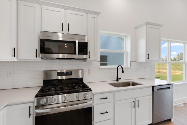 1205 Deerpath Drive NE, Hanover, MN 55341