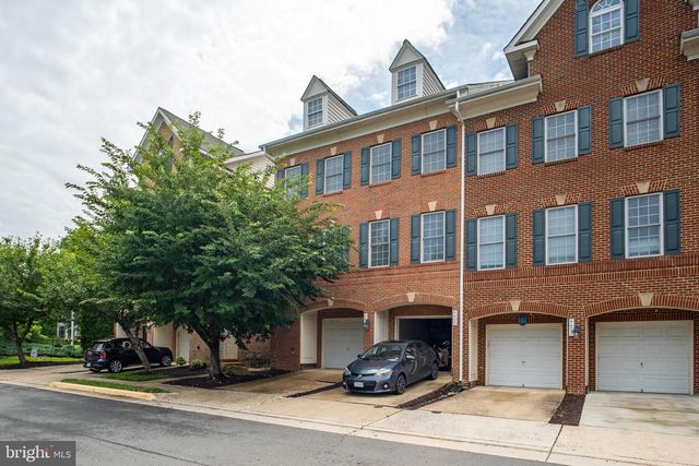 4605 HUMMINGBIRD LN #104, Fairfax, VA 22033