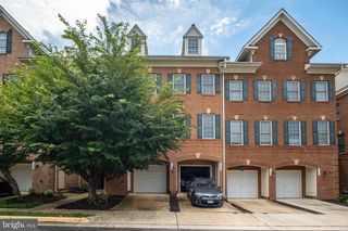 4605 HUMMINGBIRD LN #104, Fairfax, VA 22033