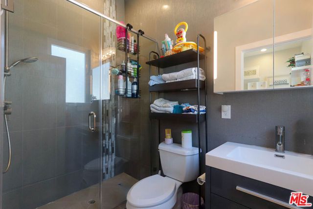 1670 Asbury Drive, Pasadena, CA 91104