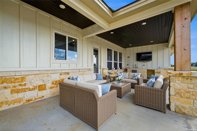 314 Firewheel Loop, Floresville, TX 78114