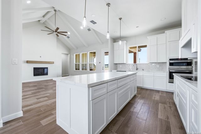314 Firewheel Loop, Floresville, TX 78114