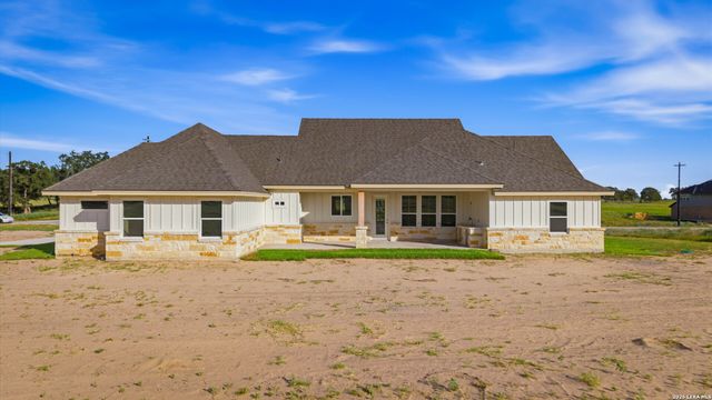 314 Firewheel Loop, Floresville, TX 78114