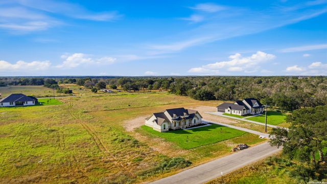 314 Firewheel Loop, Floresville, TX 78114