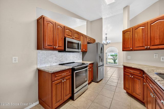 1000 Starfire Street SE, Palm Bay, FL 32909