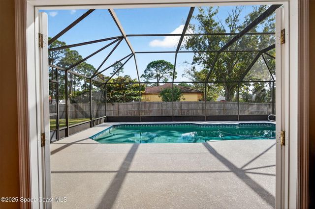 1000 Starfire Street SE, Palm Bay, FL 32909