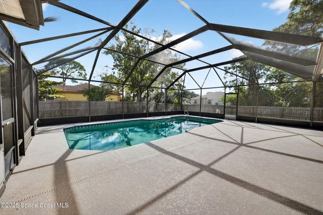 1000 Starfire Street SE, Palm Bay, FL 32909