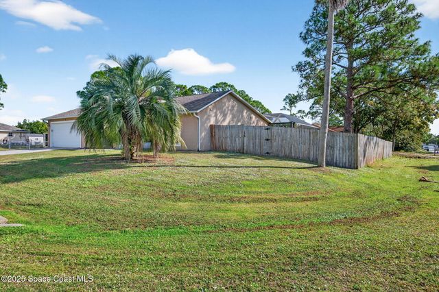 1000 Starfire Street SE, Palm Bay, FL 32909