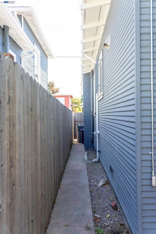 Image 22 of property listing at 2921 Havenscourt Blvd, Oakland, CA 94605