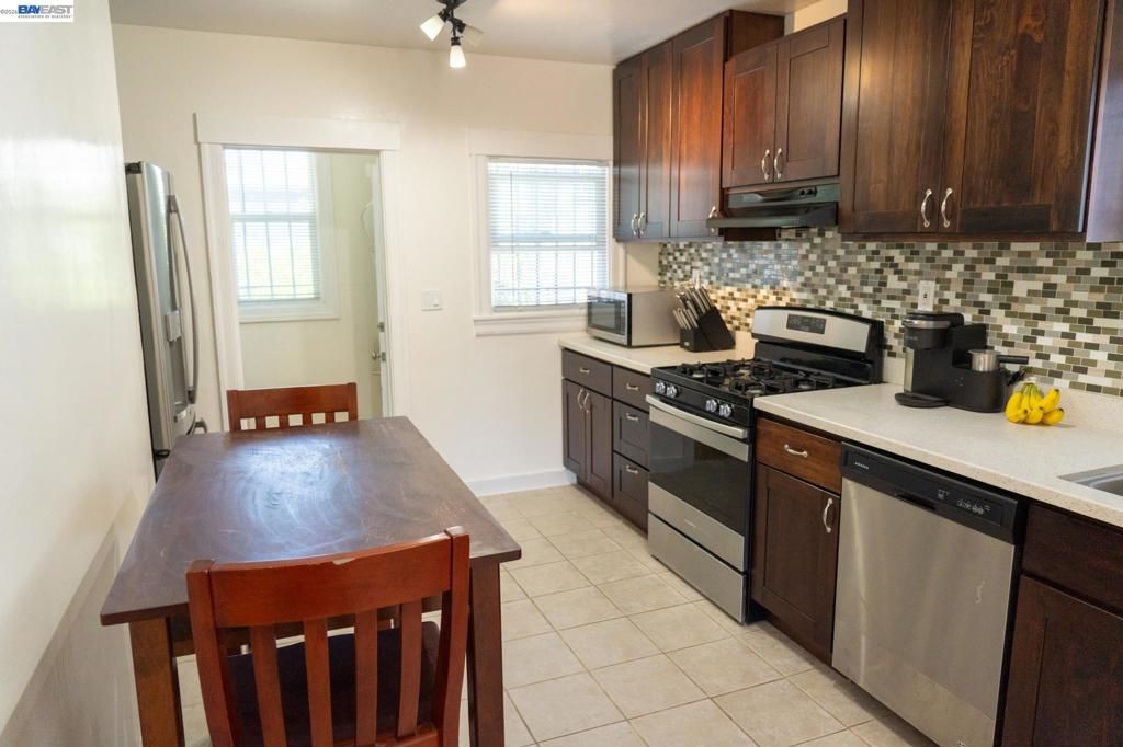 Image 8 of property listing at 2921 Havenscourt Blvd, Oakland, CA 94605