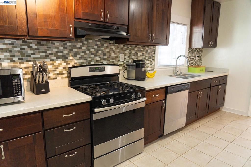 Image 9 of property listing at 2921 Havenscourt Blvd, Oakland, CA 94605
