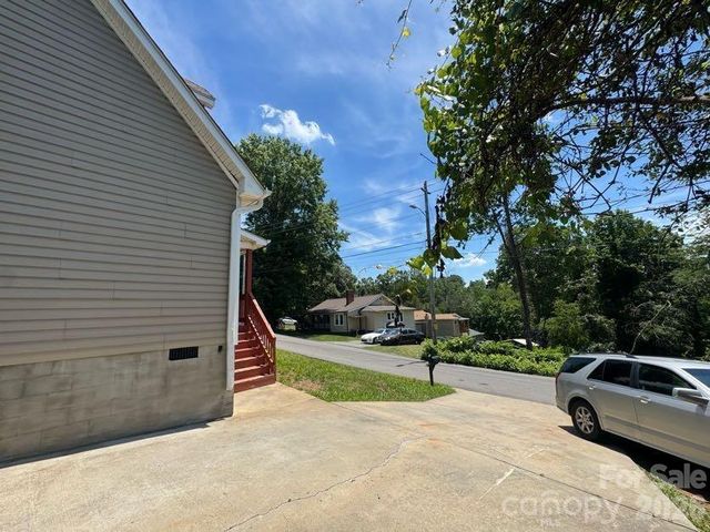 124 Oakland Road, Asheville, NC 28801