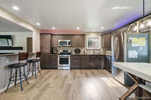 13961 Lyons Street, Livonia, MI 48154