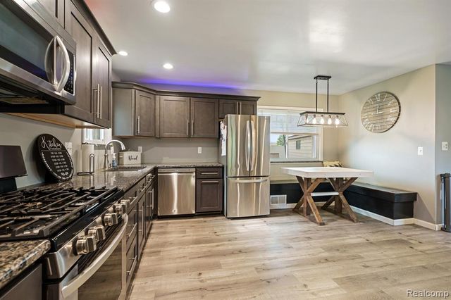 13961 Lyons Street, Livonia, MI 48154
