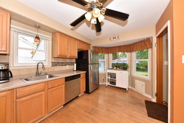 W63N375 Hillcrest AVENUE, Cedarburg, WI 53012