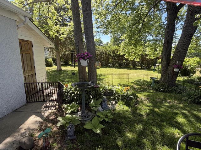 W63N375 Hillcrest AVENUE, Cedarburg, WI 53012