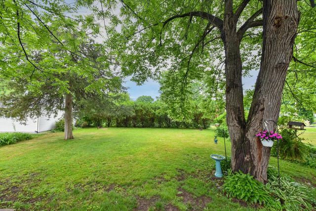 W63N375 Hillcrest AVENUE, Cedarburg, WI 53012