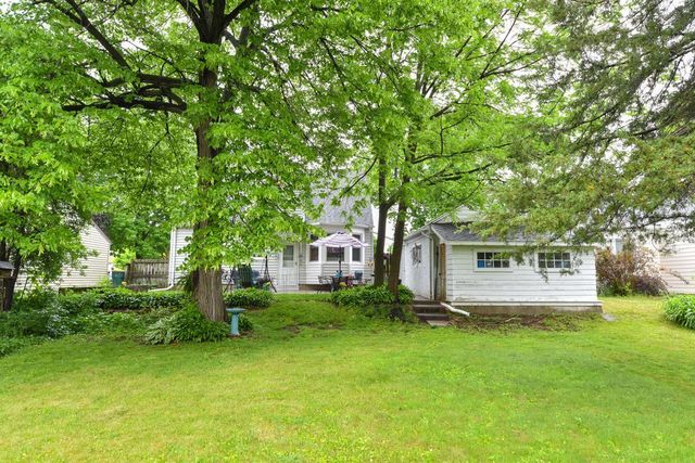 W63N375 Hillcrest AVENUE, Cedarburg, WI 53012