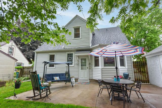 W63N375 Hillcrest AVENUE, Cedarburg, WI 53012