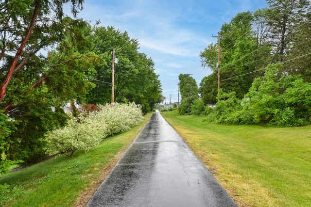 W63N375 Hillcrest AVENUE, Cedarburg, WI 53012