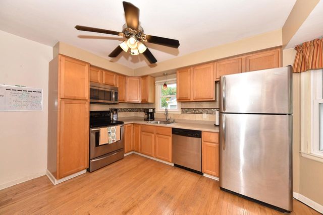 W63N375 Hillcrest AVENUE, Cedarburg, WI 53012