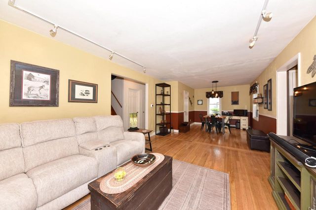 W63N375 Hillcrest AVENUE, Cedarburg, WI 53012