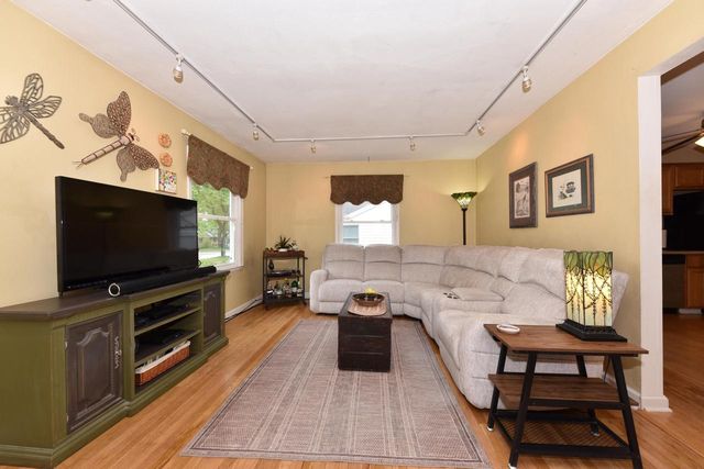 W63N375 Hillcrest AVENUE, Cedarburg, WI 53012
