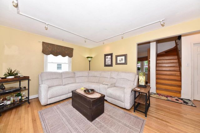 W63N375 Hillcrest AVENUE, Cedarburg, WI 53012