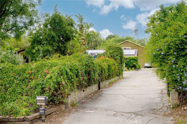 10377 Mcbroom Street B, Sunland, CA 91040