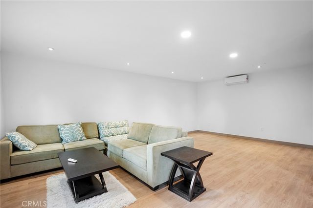 10377 Mcbroom Street B, Sunland, CA 91040
