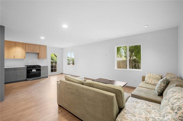 10377 Mcbroom Street B, Sunland, CA 91040
