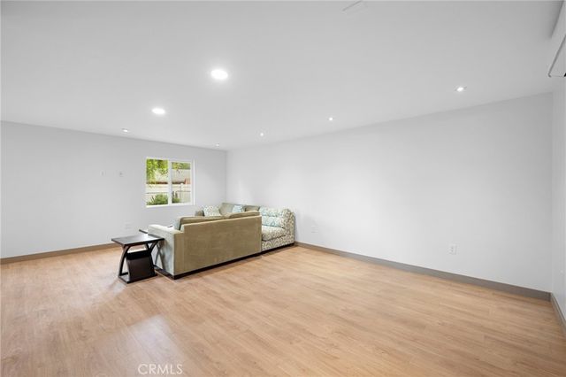 10377 Mcbroom Street B, Sunland, CA 91040