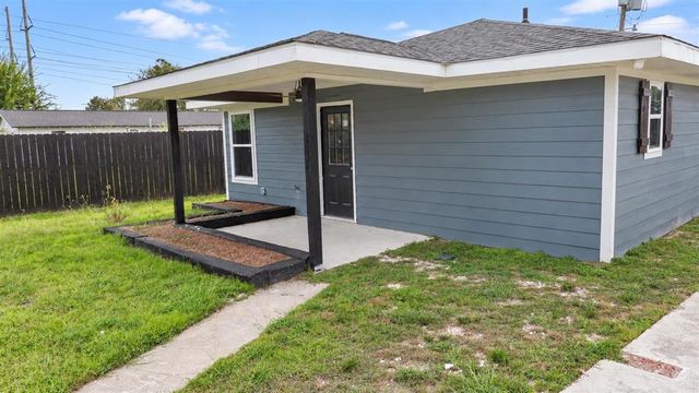 2114 N Simmons Street, Lake Charles, LA 70601