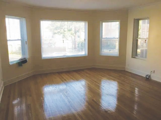 6926 S Paxton Avenue 1S, Chicago, IL 60649