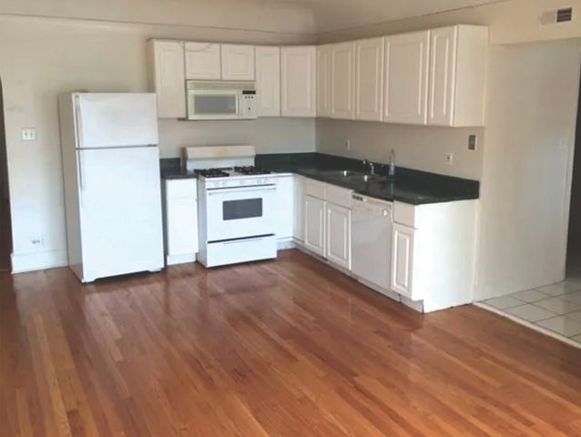 6926 S Paxton Avenue 1S, Chicago, IL 60649