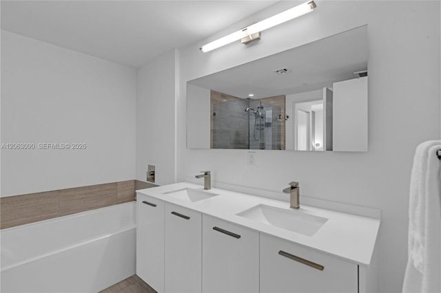 1300 Brickell Bay Dr 903, Miami, FL 33131