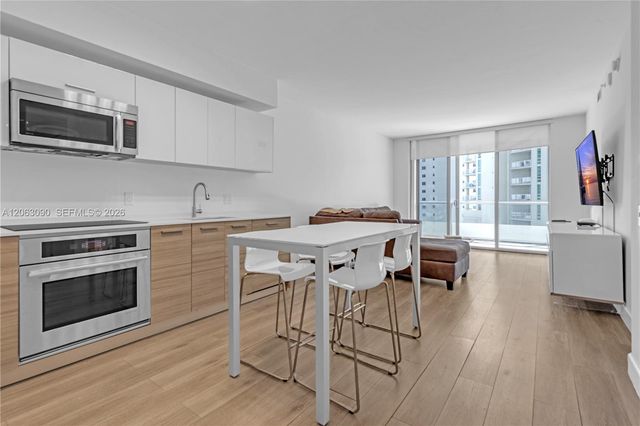 1300 Brickell Bay Dr 903, Miami, FL 33131