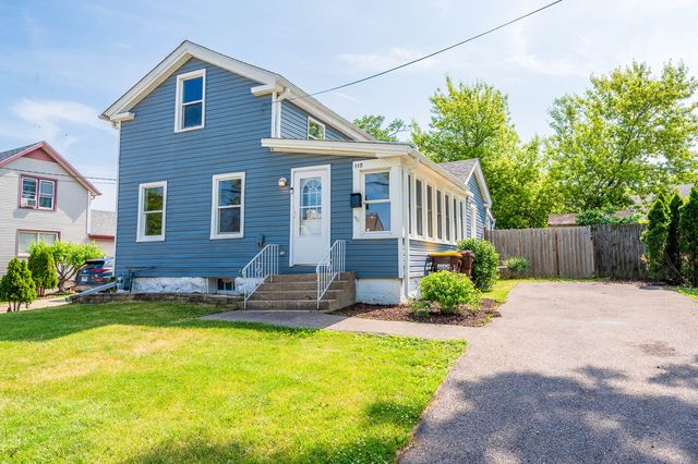 110 N Seminary Avenue, Woodstock, IL 60098