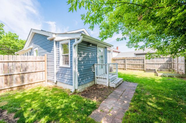 110 N Seminary Avenue, Woodstock, IL 60098