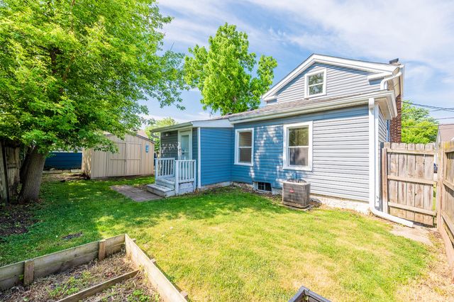 110 N Seminary Avenue, Woodstock, IL 60098
