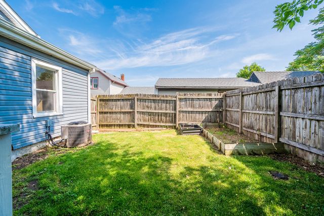 110 N Seminary Avenue, Woodstock, IL 60098