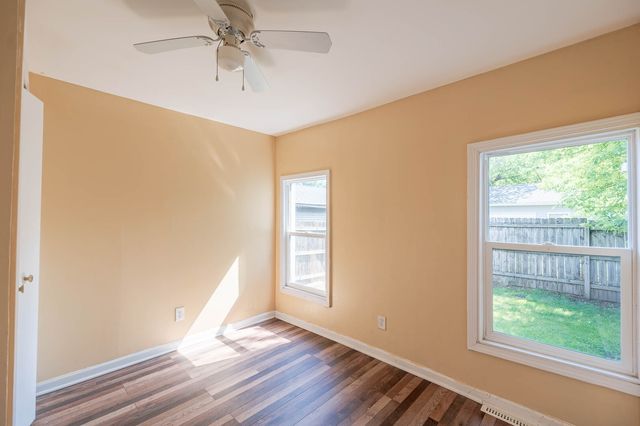 110 N Seminary Avenue, Woodstock, IL 60098