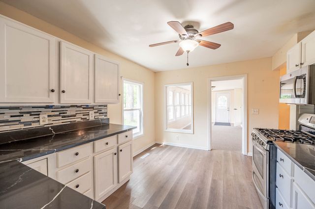 110 N Seminary Avenue, Woodstock, IL 60098