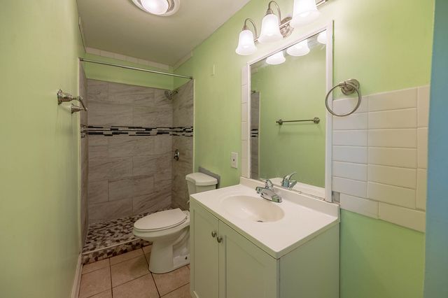 110 N Seminary Avenue, Woodstock, IL 60098