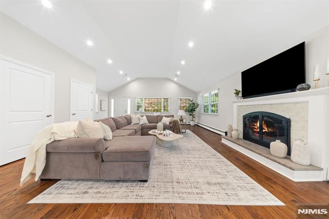 20 Northern Avenue, Florham Park Borough, NJ 07932
