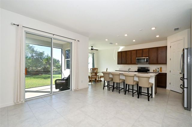 3551 74TH AVENUE CIRCLE E, Sarasota, FL 34243
