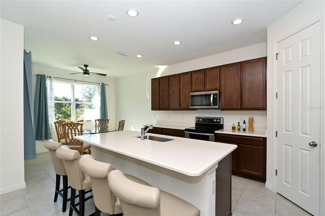 3551 74TH AVENUE CIRCLE E, Sarasota, FL 34243